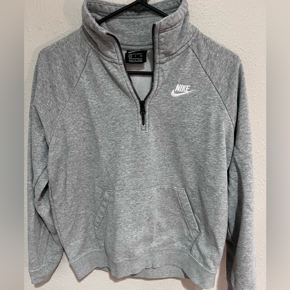 Women’s Nike 1/4 zip sweatshirt